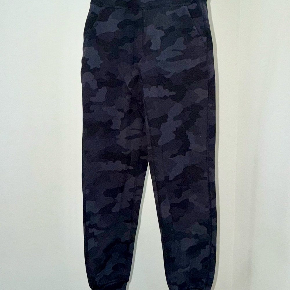 Lululemon Align™ Joggers – Black Camo – Size 2